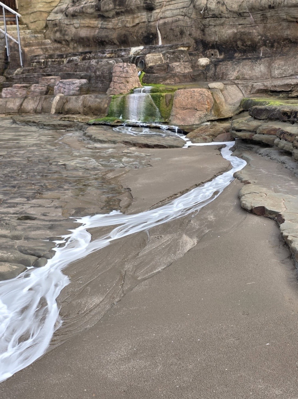Paint pollution reaching a local East Coast Bays beach